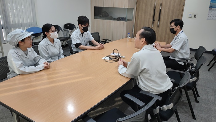 越南生阮青維至旗勝科技與世德實習(另開新視窗/jpg檔)圖片