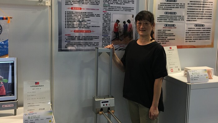 包怡芬副教授參加國際發明展競賽(另開新視窗/jpg檔)圖片