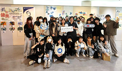 輔英科大「墨色健美展」展現校園創新教學 跨系學生以藝術與AI共寫情感故事圖片