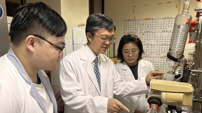 連續七度榮登全球前2%頂尖科學家 輔英科大陳中一退休前拚千篇論文圖片