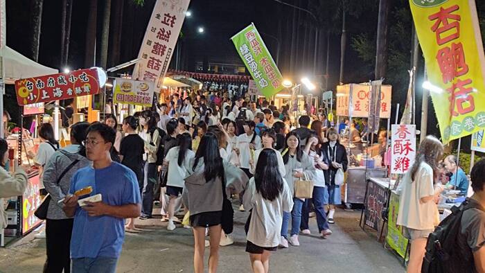 輔英校園文創市集美食深獲學生喜愛(另開新視窗/jpg檔)圖片