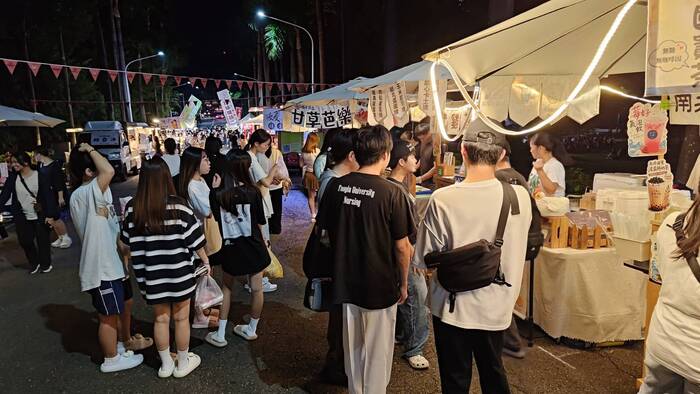 輔校園文創市集美食深獲學生喜愛(另開新視窗/jpg檔)圖片