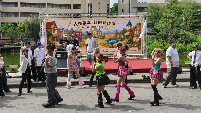 嘻哈文化社勁歌熱舞揭幕(另開新視窗/jpg檔)圖片