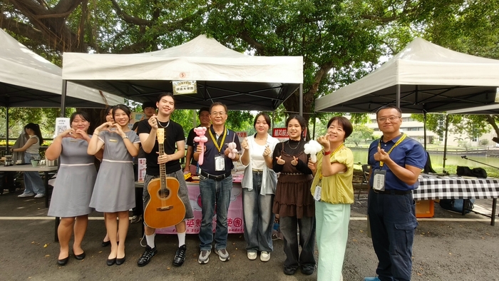 吉他社及輔英親善校友大使團歡迎新生加入(另開新視窗/jpg檔)圖片