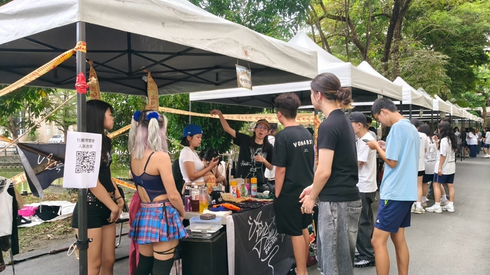 嘻哈文化社熱情解說吸引學生關注(另開新視窗/jpg檔)圖片